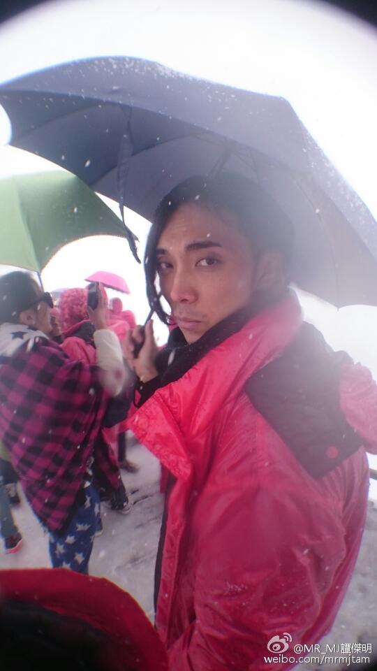 梁姓演員，從無名到舞臺之星，自信與成就感的蛻變之旅