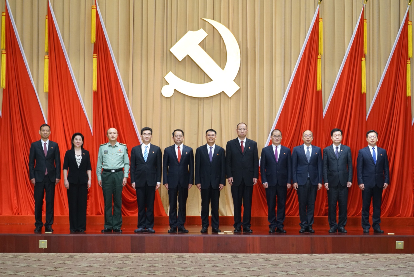 信陽市委常委名單最新揭曉，小巷中的獨(dú)特風(fēng)味等你來探索之旅